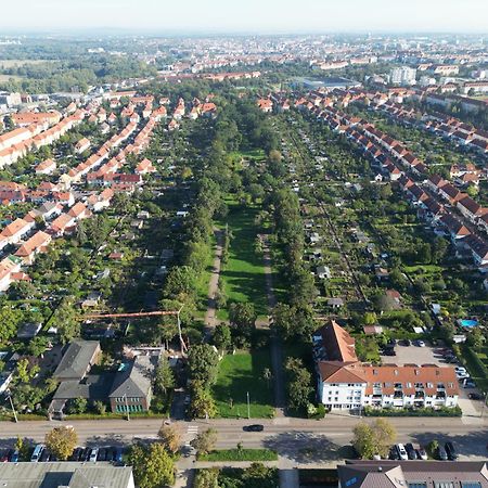 Fewo Am Park - 4P, Boxspringbett, Balkon, Smarttv, Gesundbrunnen, Familienfreundlich Halle  Dış mekan fotoğraf