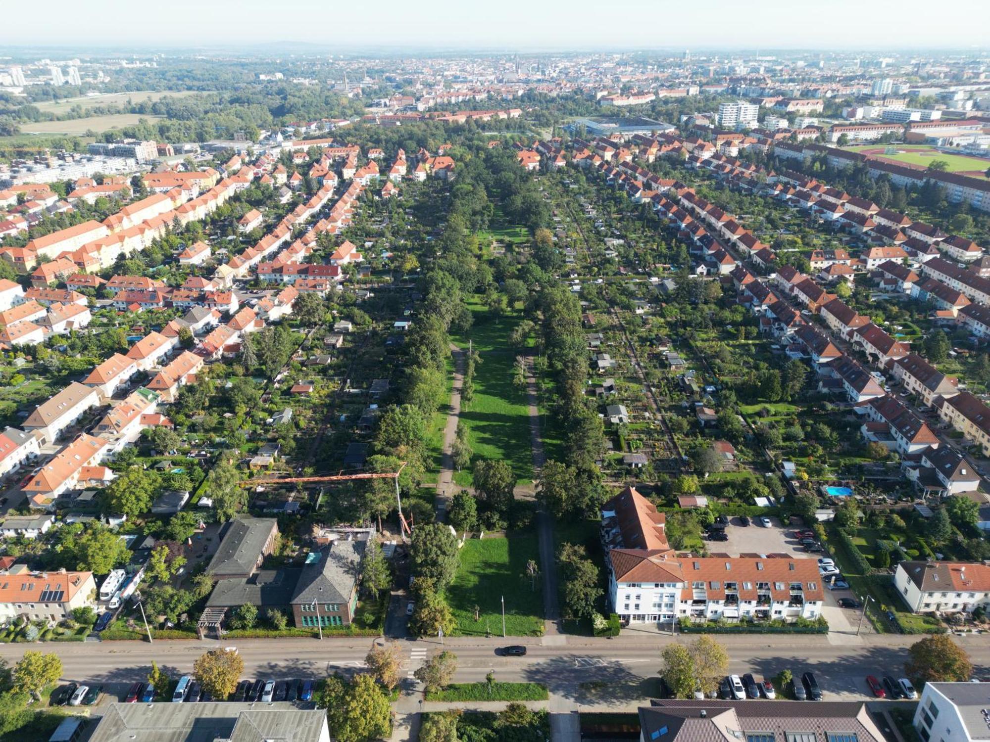Fewo Am Park - 4P, Boxspringbett, Balkon, Smarttv, Gesundbrunnen, Familienfreundlich Halle  Dış mekan fotoğraf